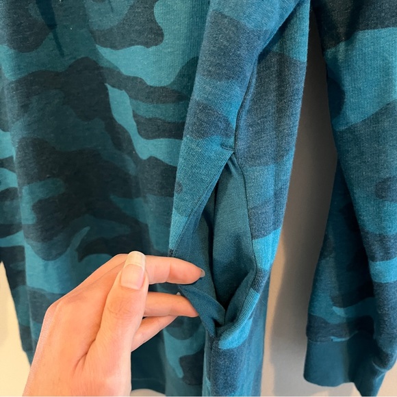 Relisted Victoria’s Secret Pink blue camouflage hoodie dress pockets oversized S - Picture 4 of 5